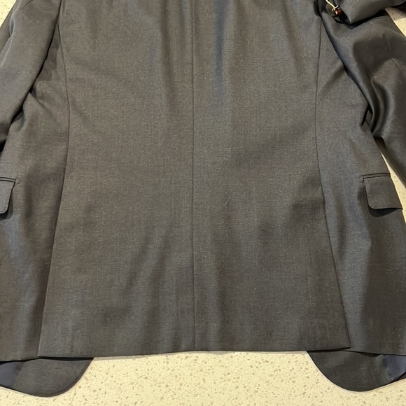 Hickey Freeman Charcoal Grey 100% wool with functional cuffs - Picture 7 of 10